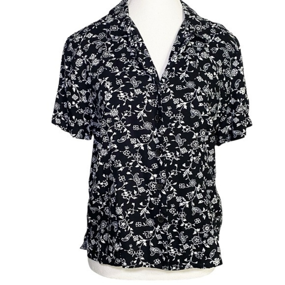Sag Harbor Black and White Floral Button Down Short Sleeve Blouse
